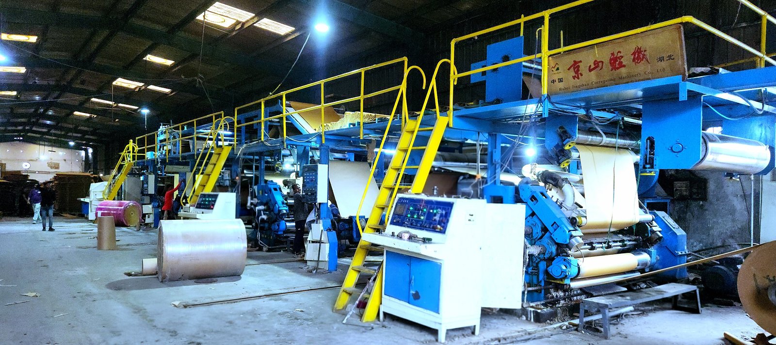 Automatic 5 ply corrugation line in the main plant hall